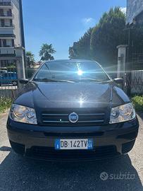 Fiat Punto 1.3 mtj 5 porte da vetrina