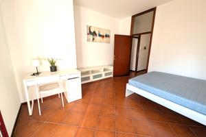 Stanza Balcone e Posto Auto