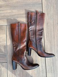 Stivali alti marroni in vera pelle