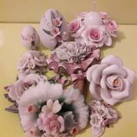 Lotto di 9 soprammobili in porcellana capodimonte