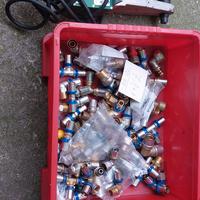 Materiale vario per idraulici 