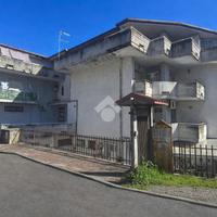 3 LOCALI A MONTALTO UFFUGO