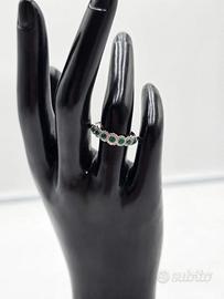 Anello in Oro Bianco con Diamanti e Smeraldi