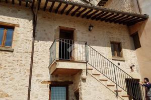 CASA SEMINDIPENDENTE A SELLANO