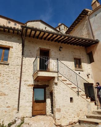CASA SEMINDIPENDENTE A SELLANO