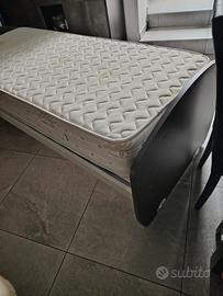 letto singolo con ruote e materasso ortopedico mem