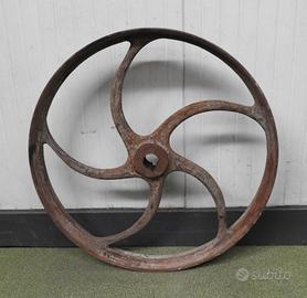 Ruota in ferro diam. 80 cm / Oggetto di design