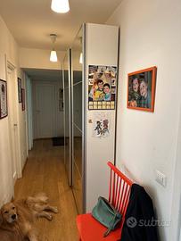 Armadio Ikea con ante scorrevoli a specchio