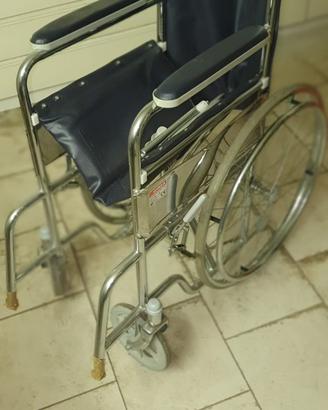 Sedia a rotelle spinta per disabili GIMA
