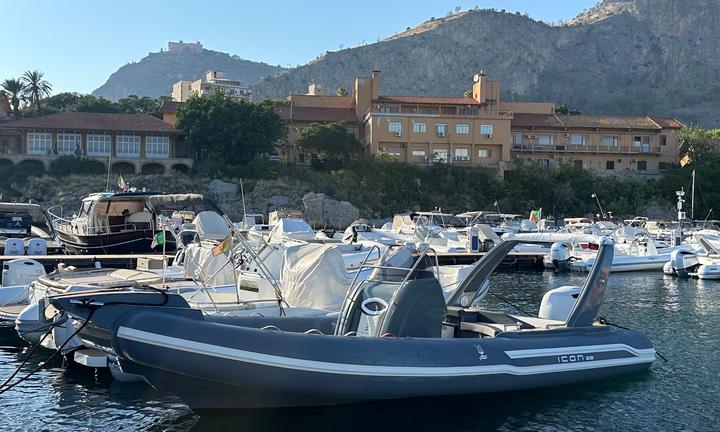 Gommone ICON 28 s - Luglio 2023
