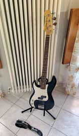 Basso con amplificatore e accessori 