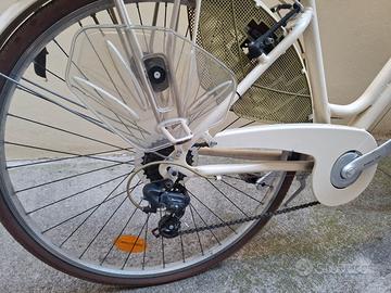 City bike con cestino e seggiolino bimbi