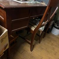 Scrivania in legno antica