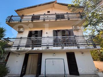 Belmonte Mezzagno Villa con ampio giardino