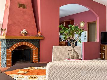 Appartamento primo piano + Mansarda + 2 Garage