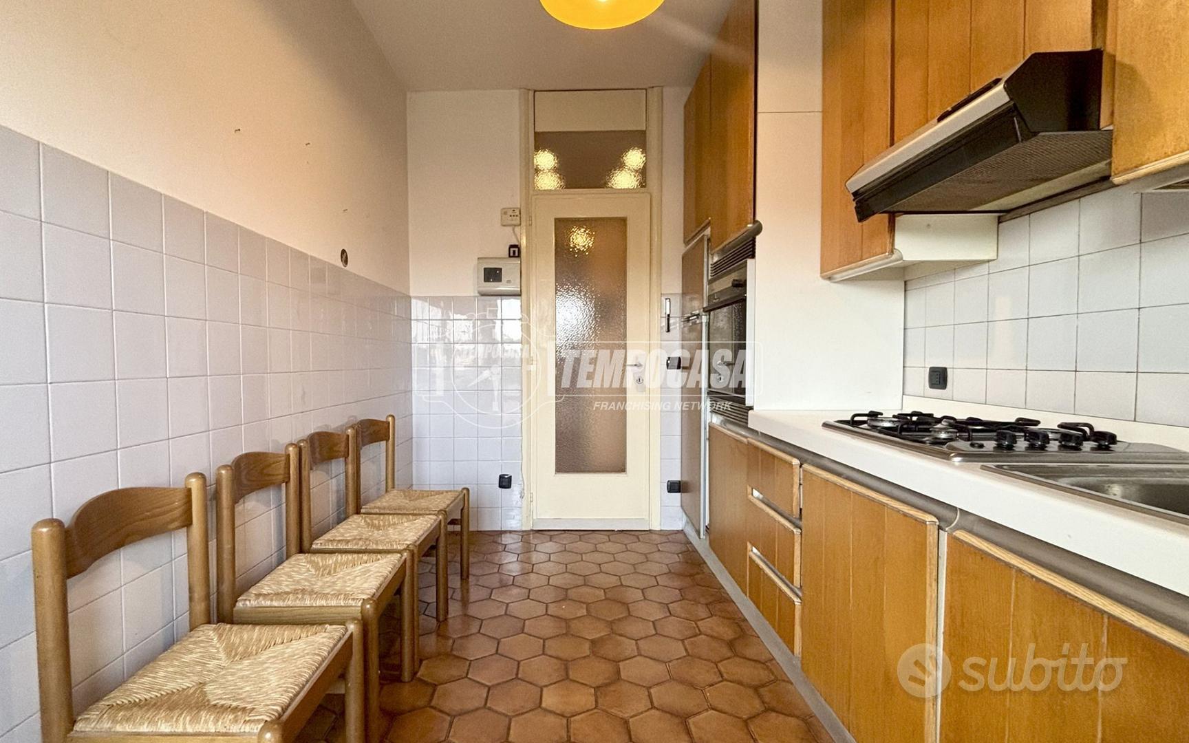 TRILOCALE AMPIO CON BOX E CANTINA - Vista 4