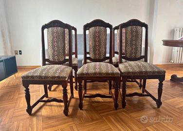 Sedie di legno decorate