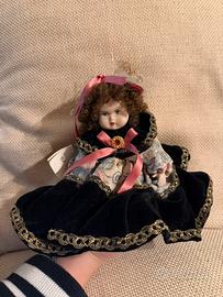 Bambola da collezione in porcellana