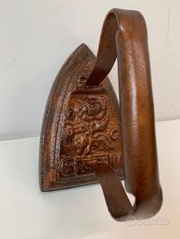 Ferro da stiro antico e raro da collezione