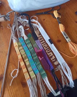 bracciali fatti a telaio a mano 