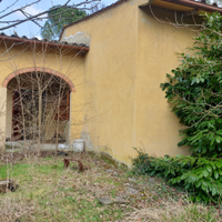 Rustico con terreno da ristrutturare