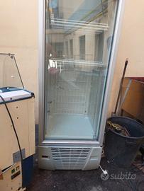 frigorifero per bevande usata 