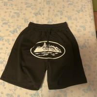 Pantaloncinu corteiz