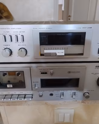 Amplificatore+ piastra di registrazione Akai.