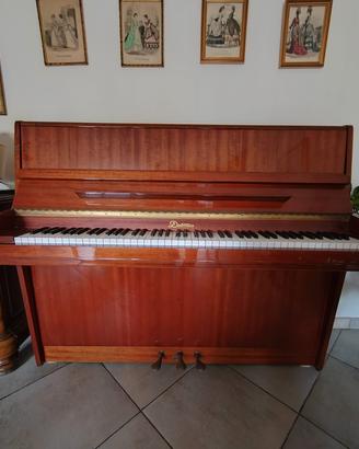 pianoforte a parete