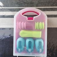 Perforatrice carta e timbri in rilievo per bimbi