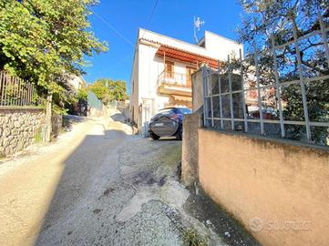 5 LOCALI A MARCELLINA