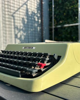 Macchina d scrivere olivetti letter 32