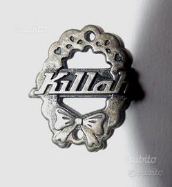 Killah abbigliamento - logo in metallo