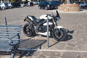 moto Triumph Speed triple 