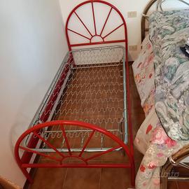 Letto vintage con rete e materasso