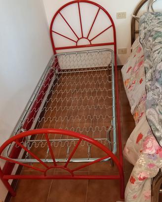 Letto vintage con rete e materasso