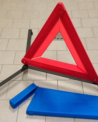 Triangolo emergenza auto