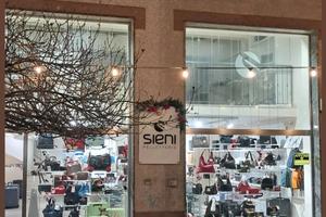 Negozio in viale Italia