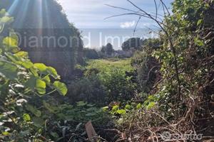 Fabbricato con terreno a Stazzo- Acireale