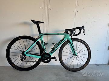 Bici da corsa Bianchi Oltre XR4 carbonio