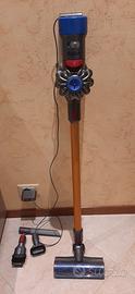 Dyson V8