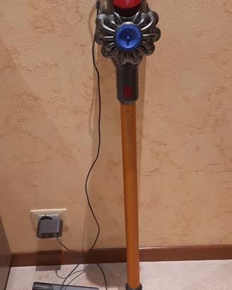 Dyson V8