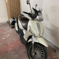 Beverly 300 ie Anno 2011