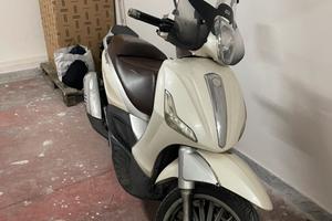 Beverly 300 ie Anno 2011