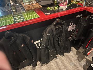 giacca e caschi di moto