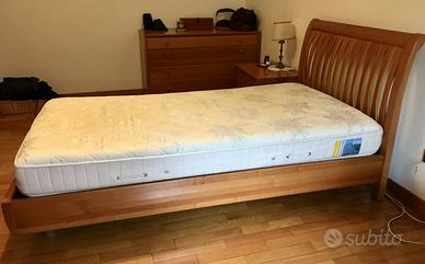 2 letti con materassi nuovi + comodino + comò