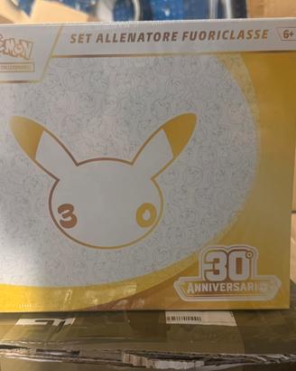 Etb 30 th anniversario pokemon piu regali carte