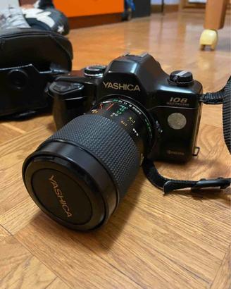 Macchina fotografica reflex Yashica 108