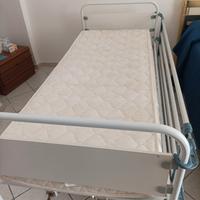 letto con sistema di sollevamento manuale 