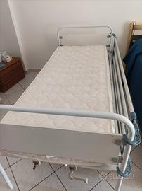 letto con sistema di sollevamento manuale 